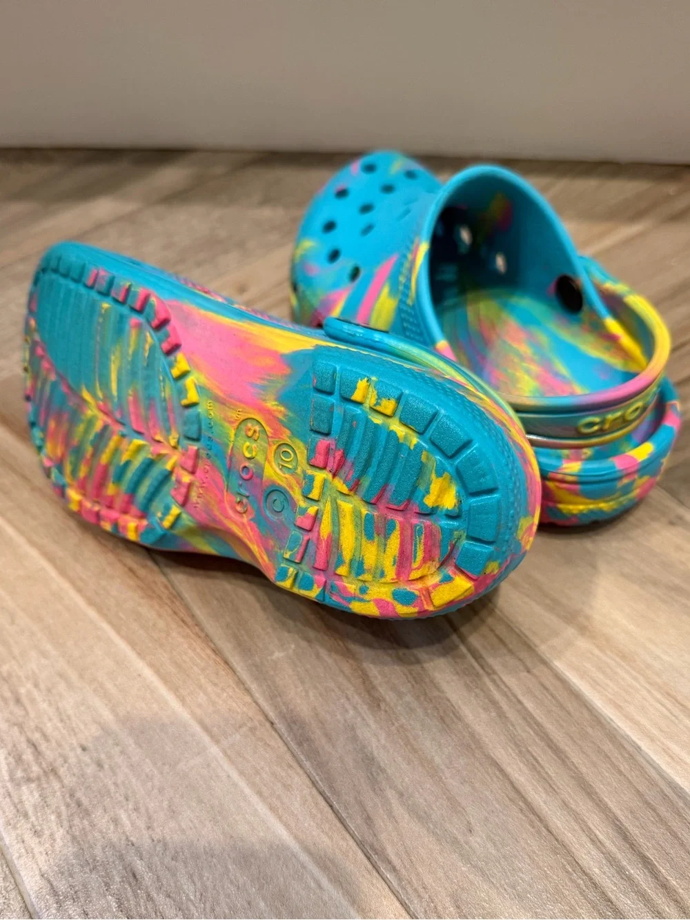 Toddler tie-dye crocs size-10